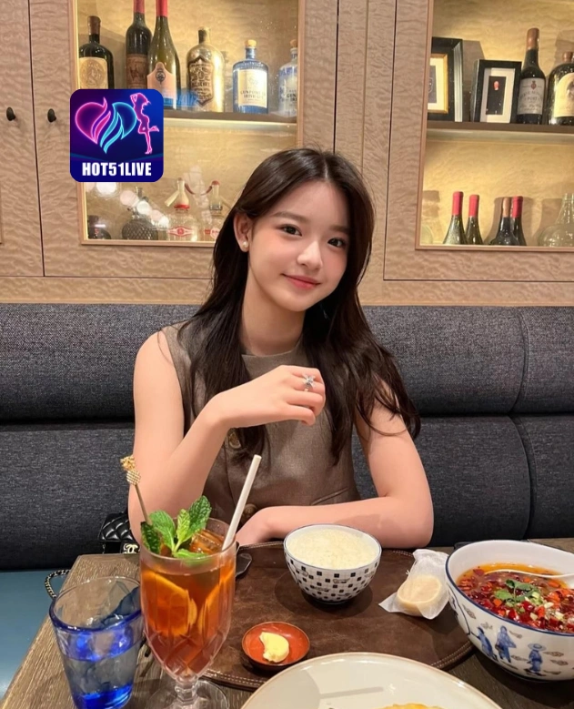 Ayu Rahmatis HOT51LIVE