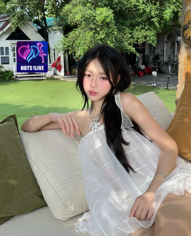 Dina Unrealize HOT51LIVE