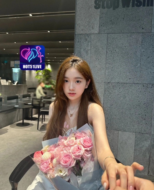 Lestari Hutabarat HOT51LIVE