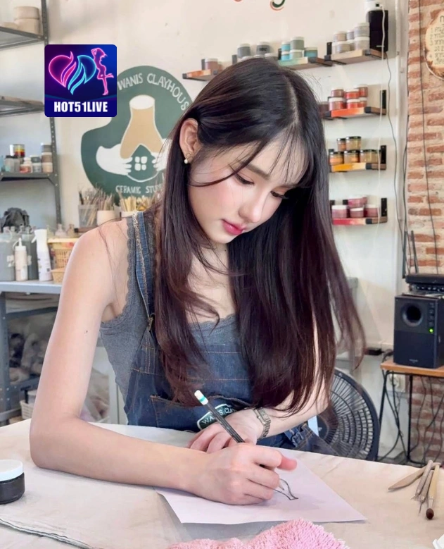 Tari Rahmatis HOT51LIVE