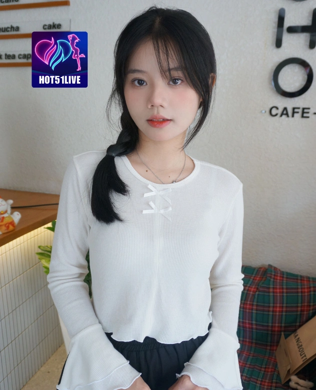 Ayu Kartikt HOT51LIVE