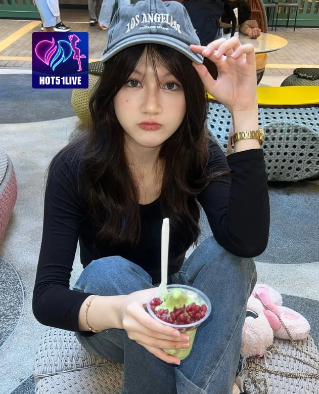 Ayu Kartikt HOT51LIVE