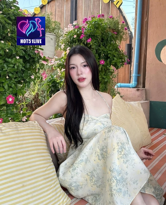 Cinta Laura HOT51LIVE