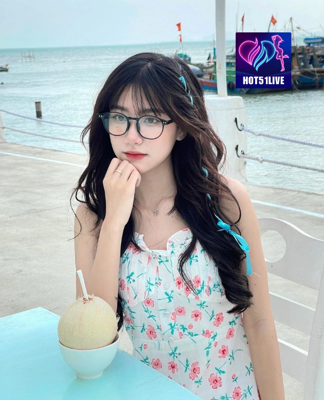 Dewi Lestari HOT51LIVE