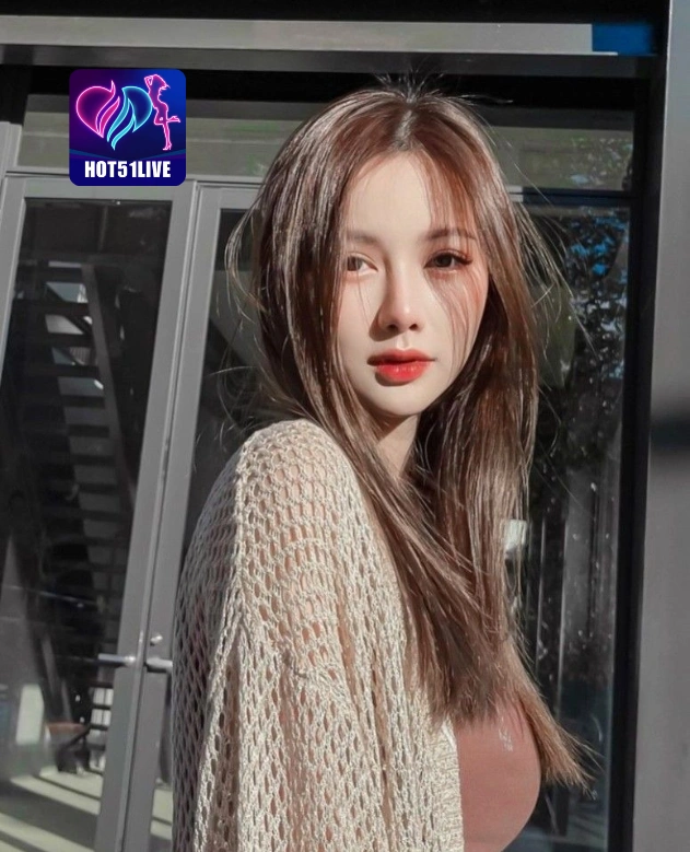 Eliana Hamilton HOT51LIVE