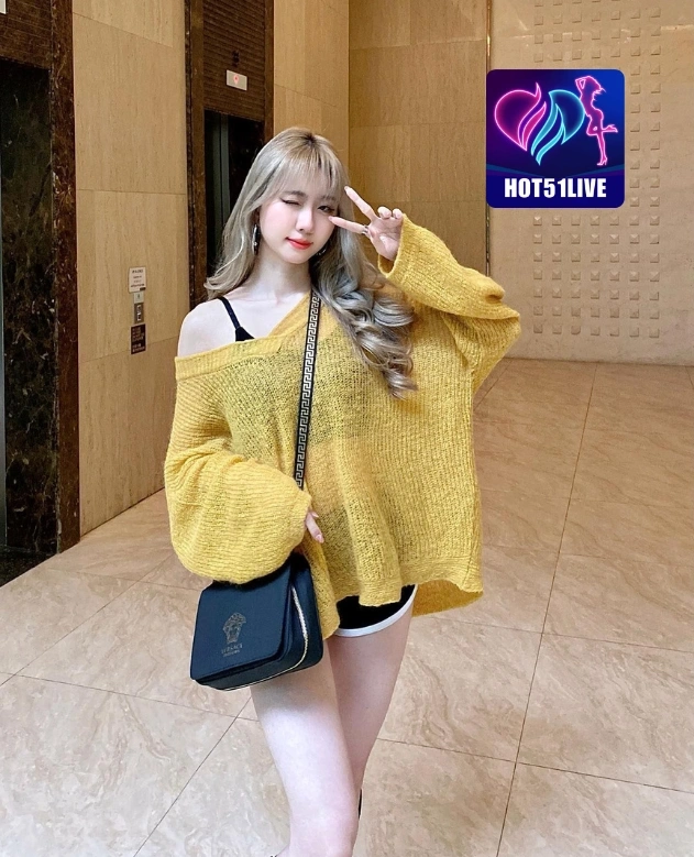 Intan Aletrino HOT51LIVE