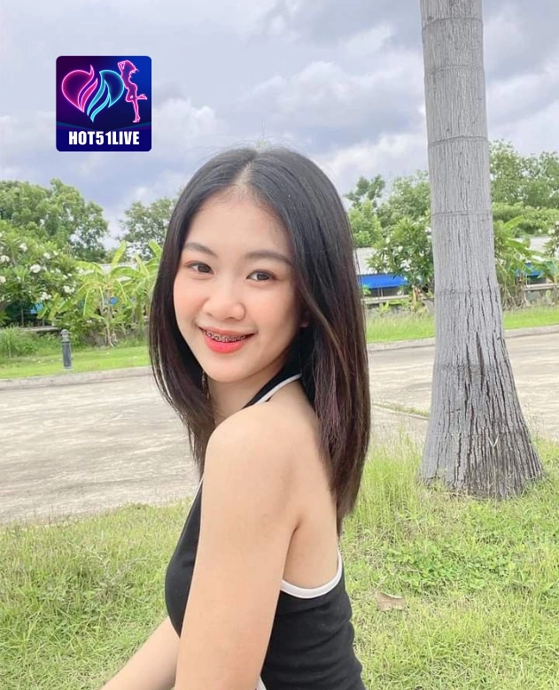 Juliana Moechtar HOT51LIVE