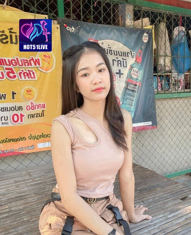 Juliana Moechtar HOT51LIVE