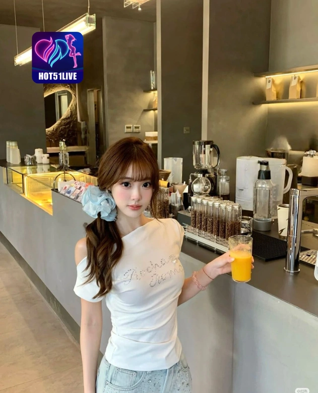 Lexi Robertson HOT51LIVE