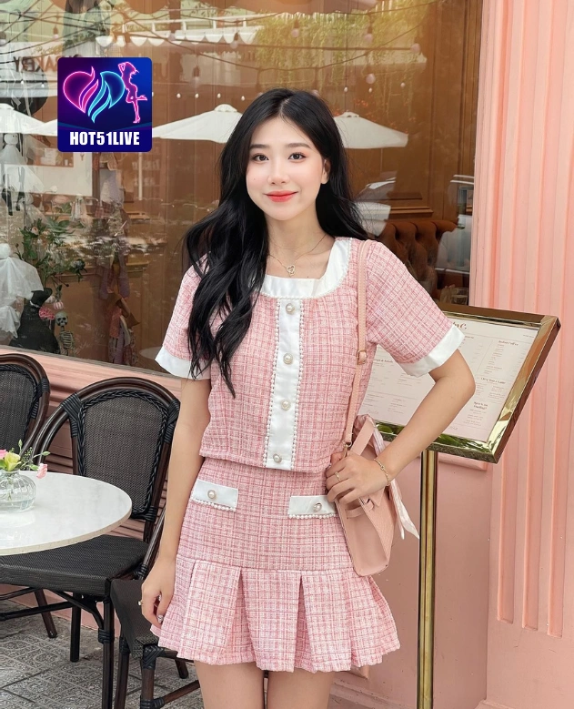 Nila Moeloek HOT51LIVE