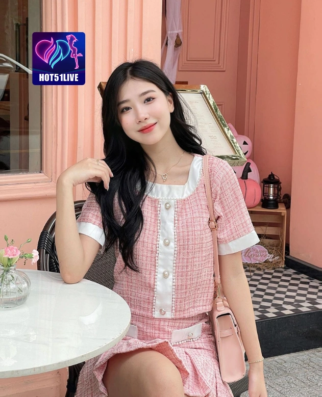 Nila Moeloek HOT51LIVE