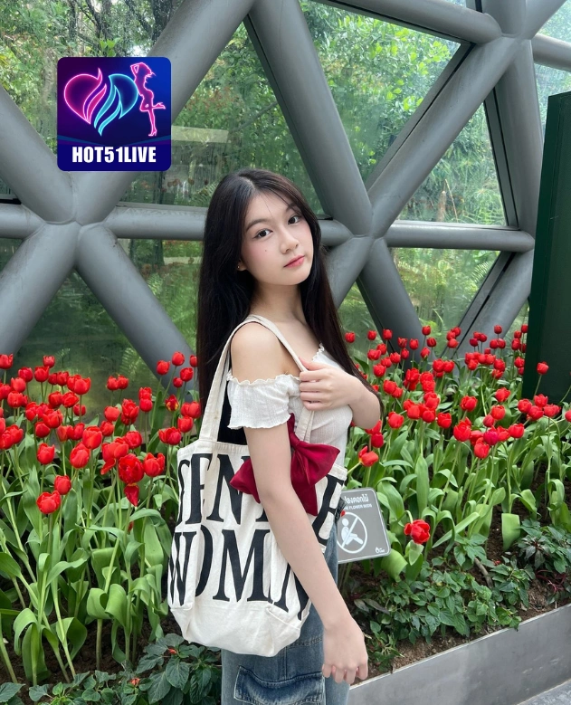 Sheryl Sheinafia HOT51LIVE