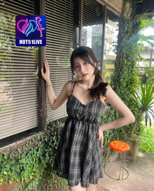 Sheryl Sheinafia HOT51LIVE