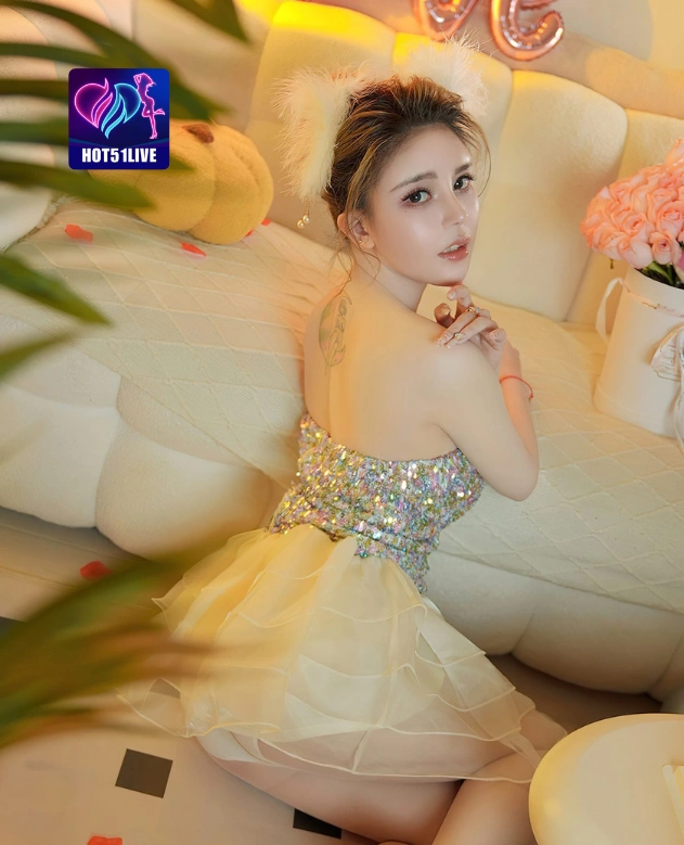 Farah Dewi Puspita HOT51LIVE