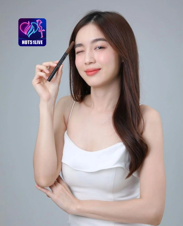 Adelle Lewis
HOT51LIVE