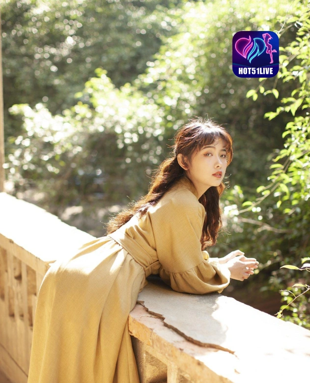 Delaney Lewis HOT51LIVE