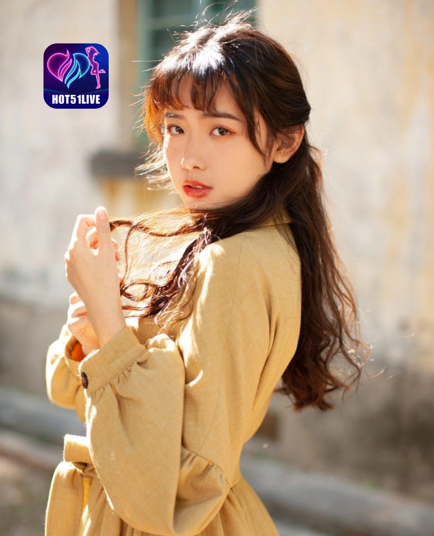 Delaney Lewis HOT51LIVE