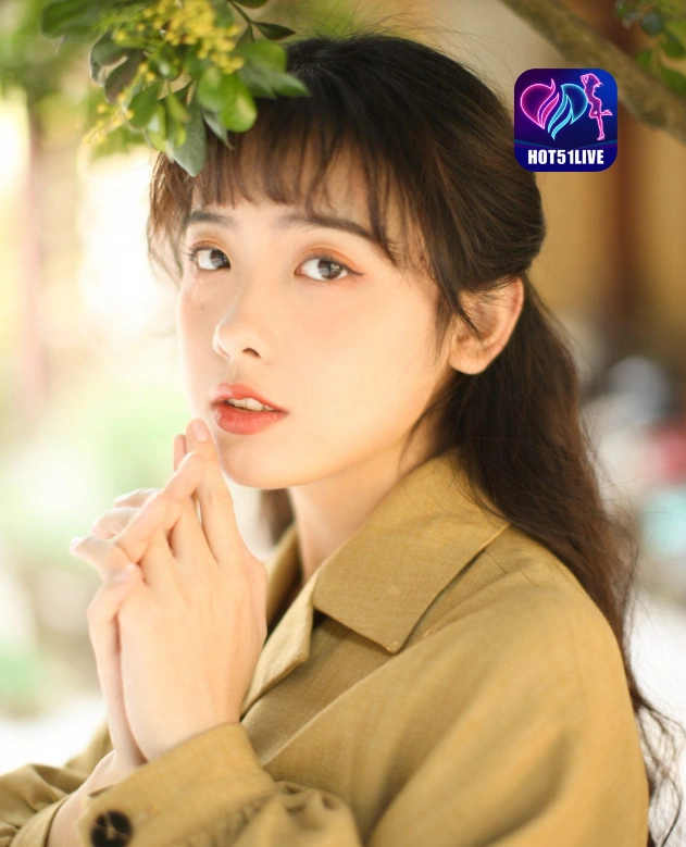 Delaney Lewis HOT51LIVE