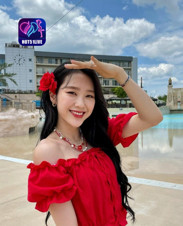 Isla Mitchell HOT51LIVE