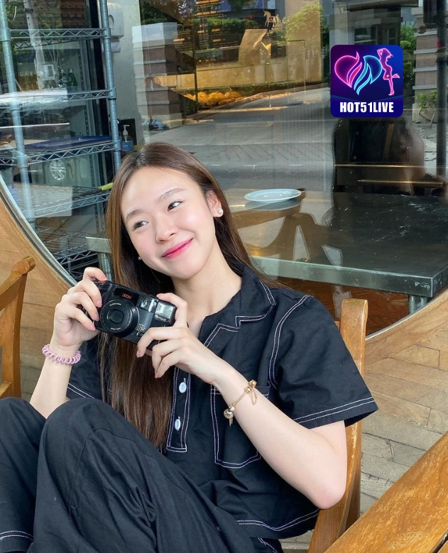 Shannon Hughes HOT51LIVE