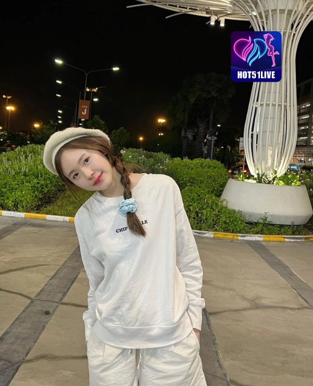 Shannon Hughes HOT51LIVE