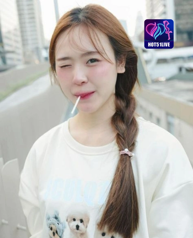 Vania Oktaviani HOT51LIVE