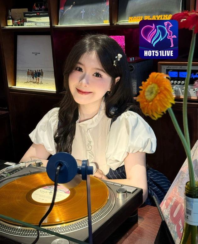 Annie Crawford HOT51LIVE