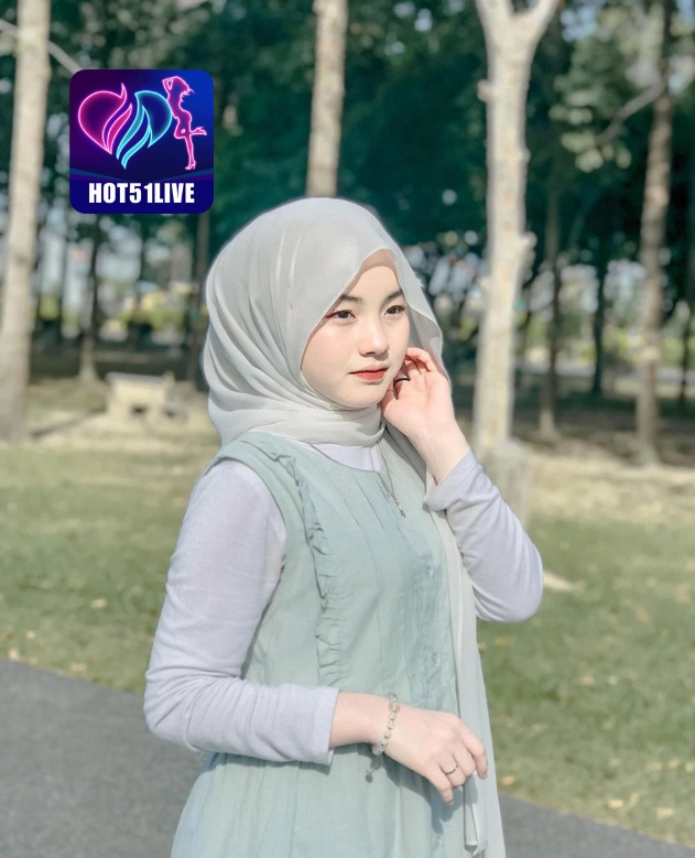 Julia Ward HOT51LIVE