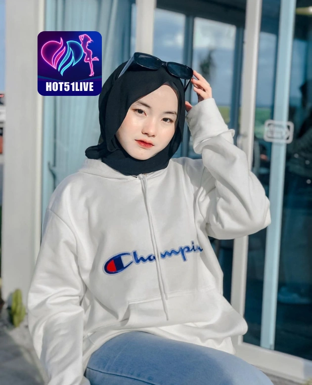 Julian Pierce HOT51LIVE