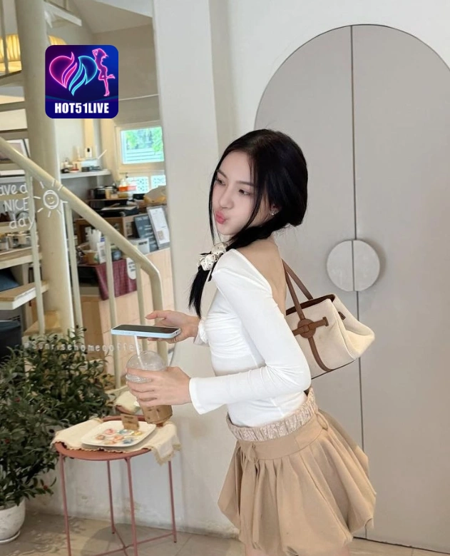 Nadine Sefira HOT51LIVE