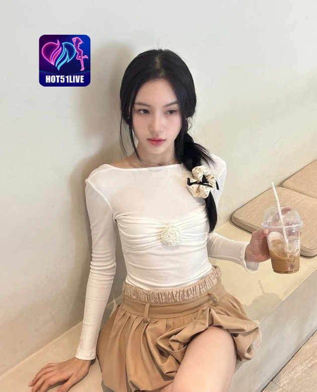 Nadine Sefira HOT51LIVE