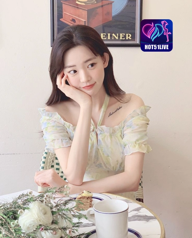 Qonita Sasmita HOT51LIVE