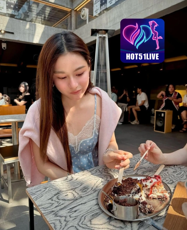 Bennett Hartman HOT51LIVE