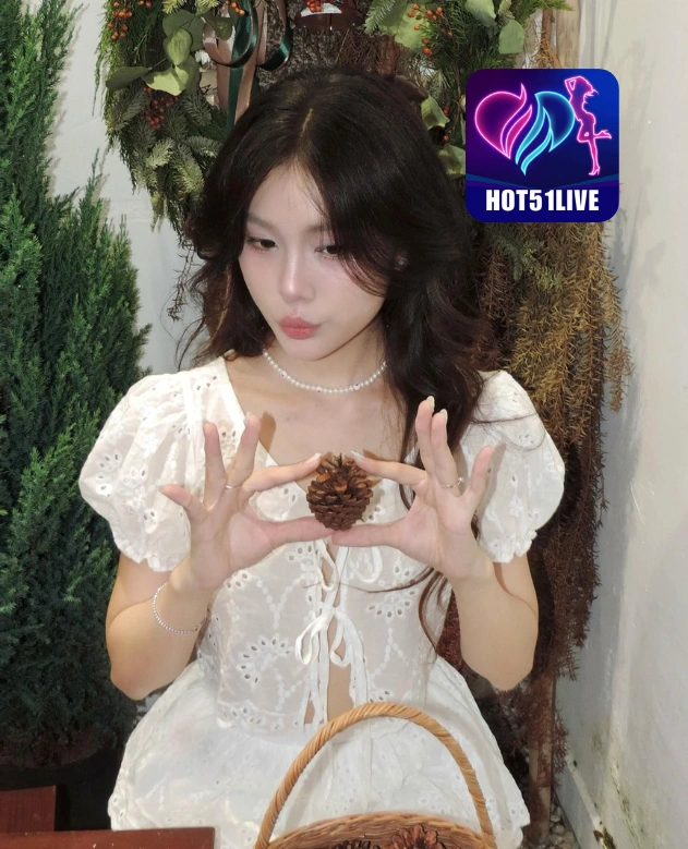 Claire Cox HOT51LIVE