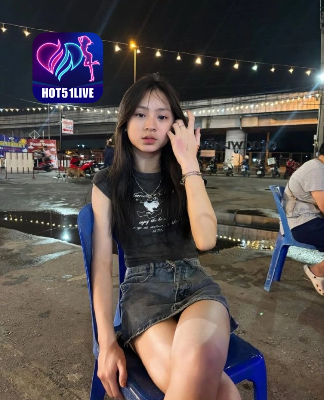 Clara Montgomery HOT51LIVE