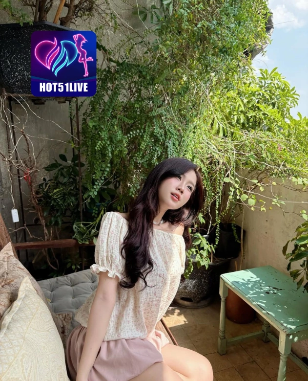 Emily Johnson HOT51LIVE