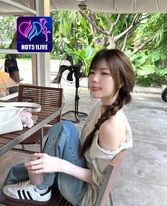 Emily Johnson HOT51LIVE