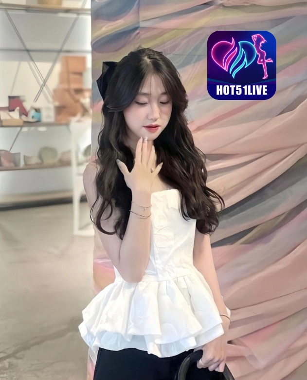 Hannah Rhodes HOT51LIVE