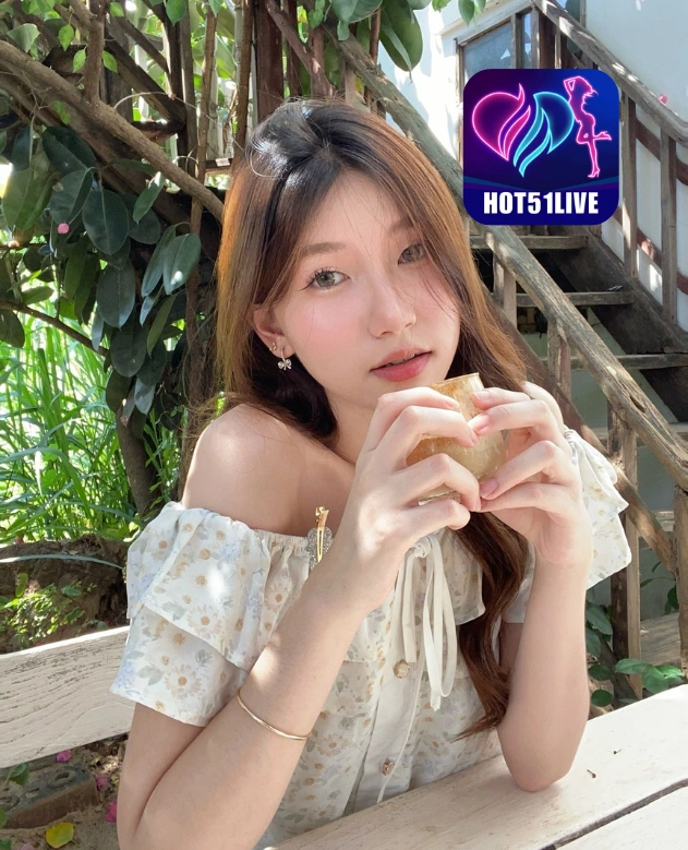 Isla Montgomery HOT51LIVE