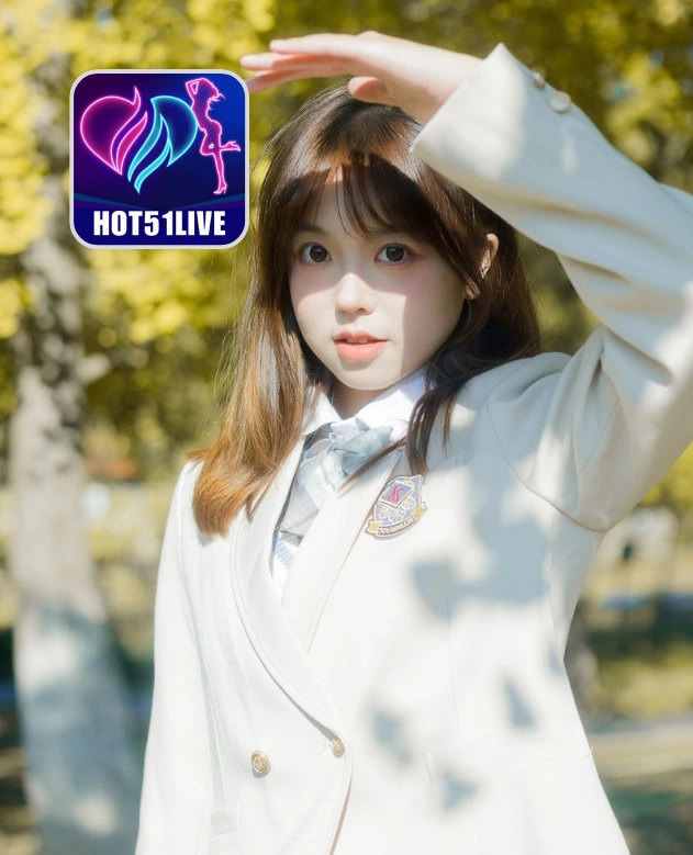 Ellie Thompson-HOT51LIVE