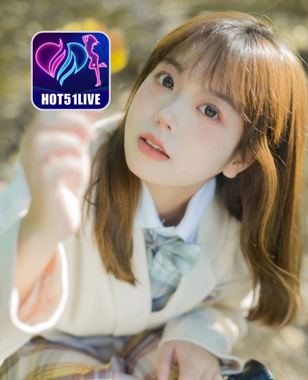 Ellie Thompson-HOT51LIVE