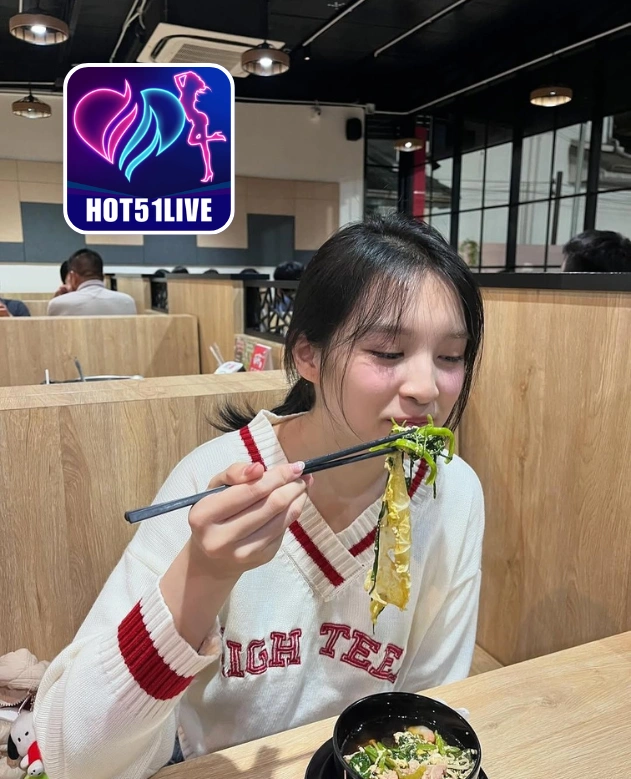 Chloe Lopez-hot51live